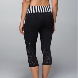 Lululemon Water Bound Crop Black/Apex Stripe Printed Black Dune 8